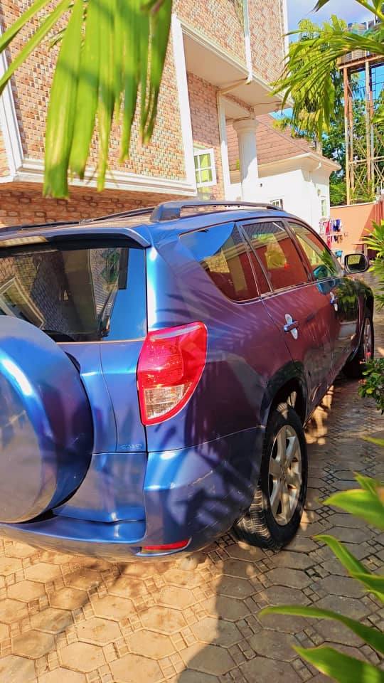 A picture of Honda Rav4 08