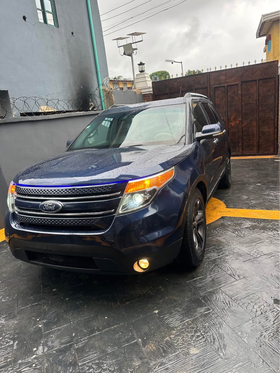 A picture of Pre owned 2012 ford explorer