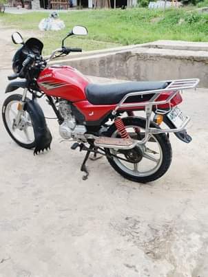 A picture of HAOJUE EGLE CC 125 INAPIGA STATA HAIJA FUNGULIWA ENGENE POPOTE