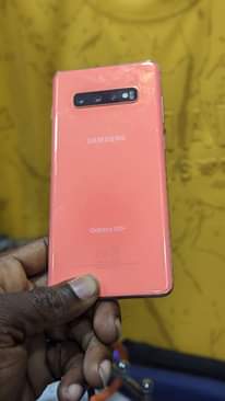 A picture of Samsang S10 plus