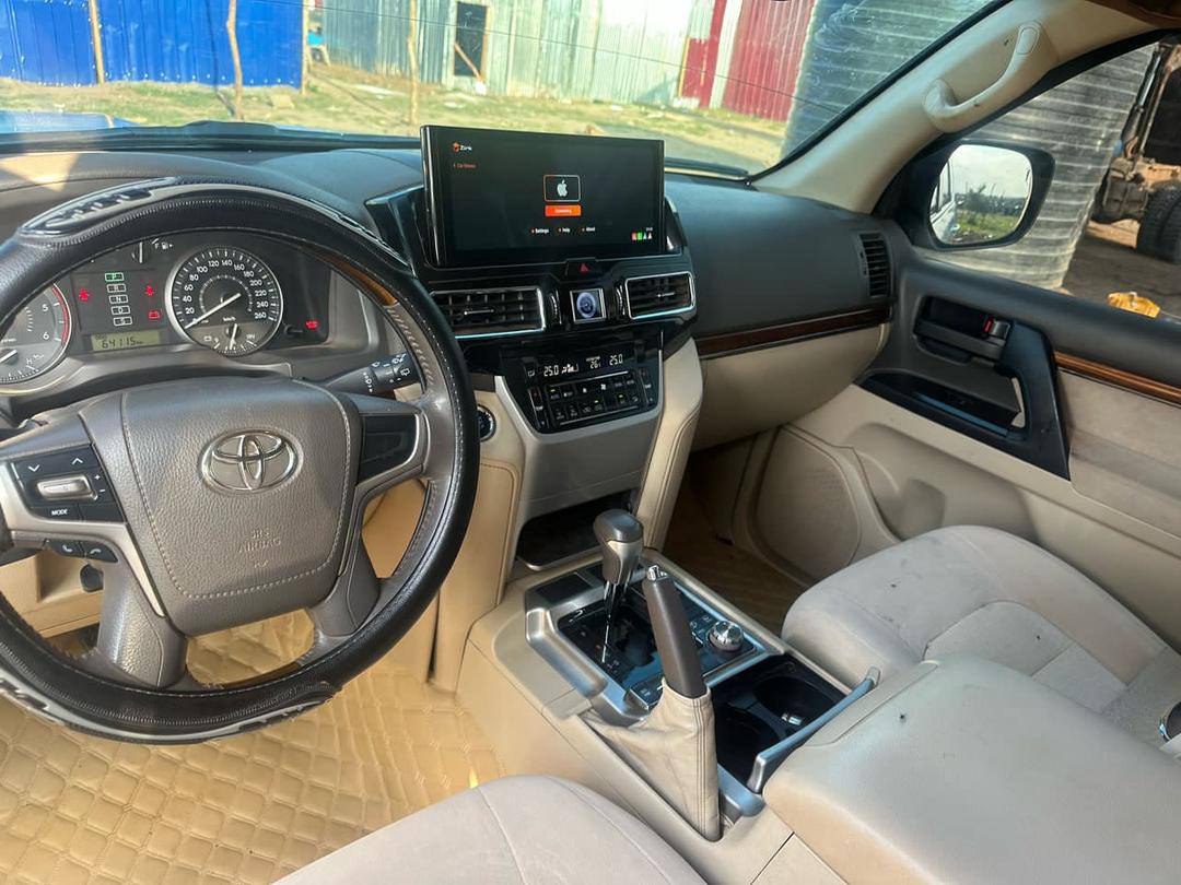 A picture of Toyota Landcruiser on sale