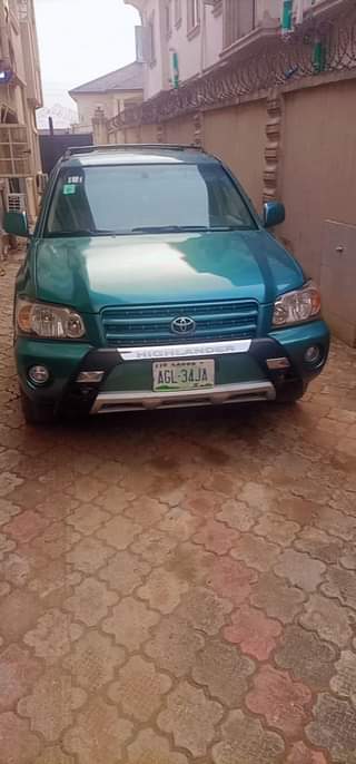 A picture of Toyota Highlander 2004