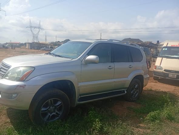 A picture of lexus GX470 for sale Location jakende Gate of isolo road