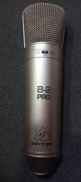 A picture of B2 pro Mic Condenser na Sound Card M Track