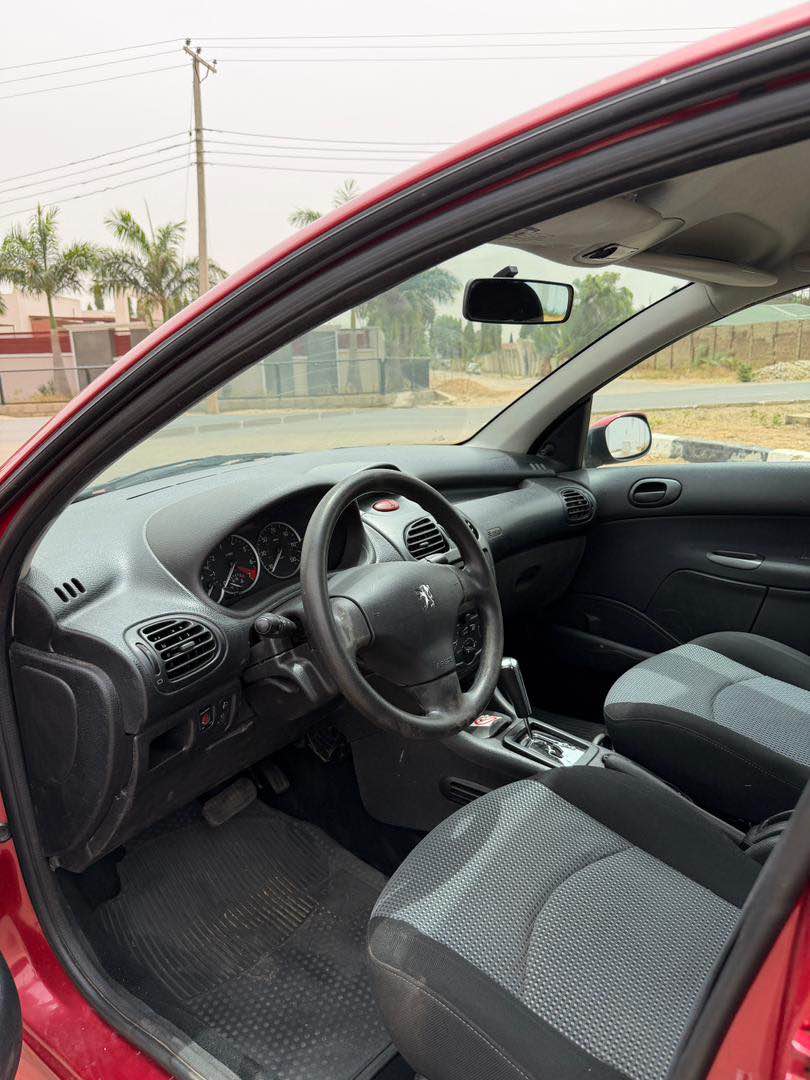 A picture of Peugeot 206