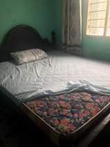 A picture of Kitanda na godoro size 5 6