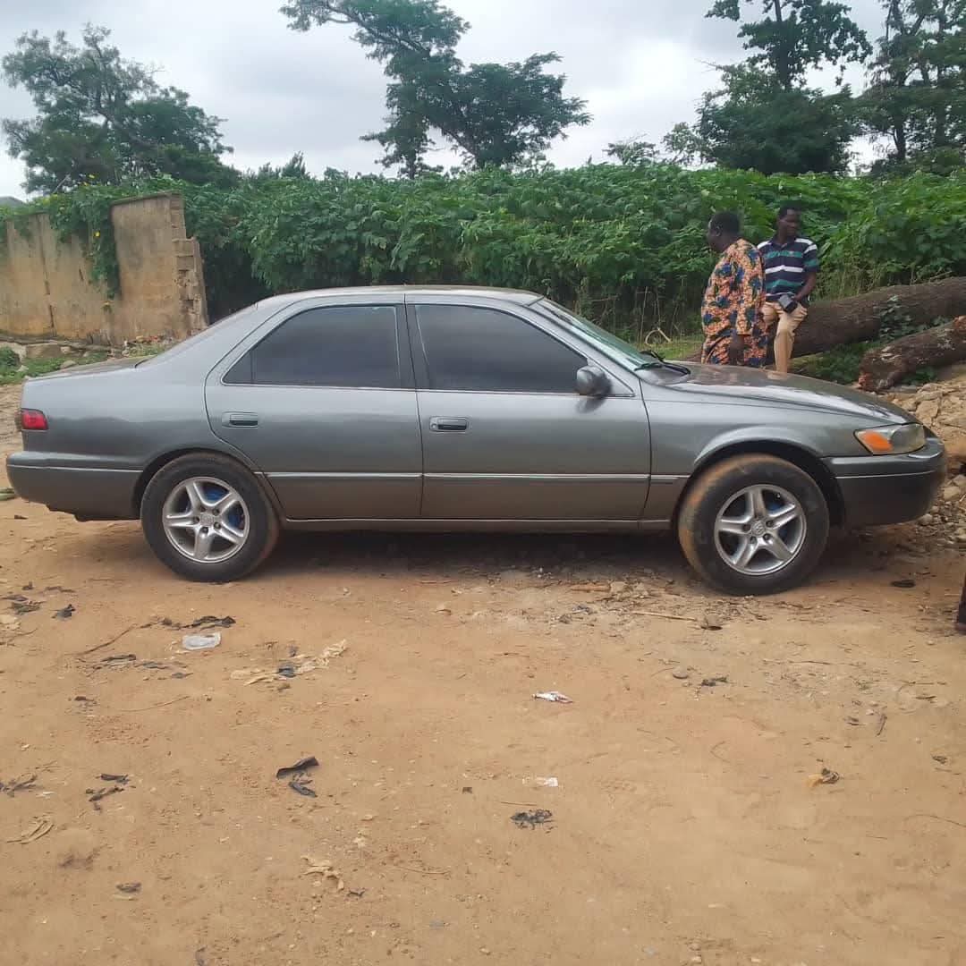 A picture of 2001 Toyota camry pencil