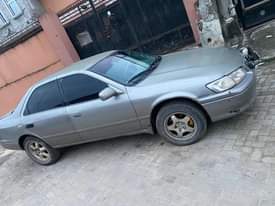 A picture of Toyota Camry Drop Light .Pure first body. 2001 Model.