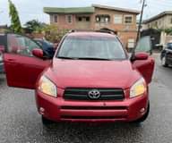 A picture of Toyota RAV4 2007
