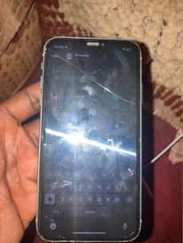 A picture of Iphone 11 64gb