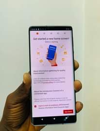 A picture of AQUOS R6
