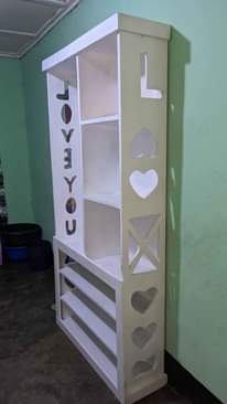 A picture of Kabati la nguo zuri halijawahi kitumika nichek no 0627505675