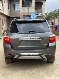 A picture of Toyota Highlander 2011