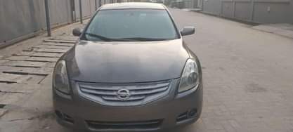 A picture of Neatly used Nissan Altima Bearly driven Thumb start Painted on