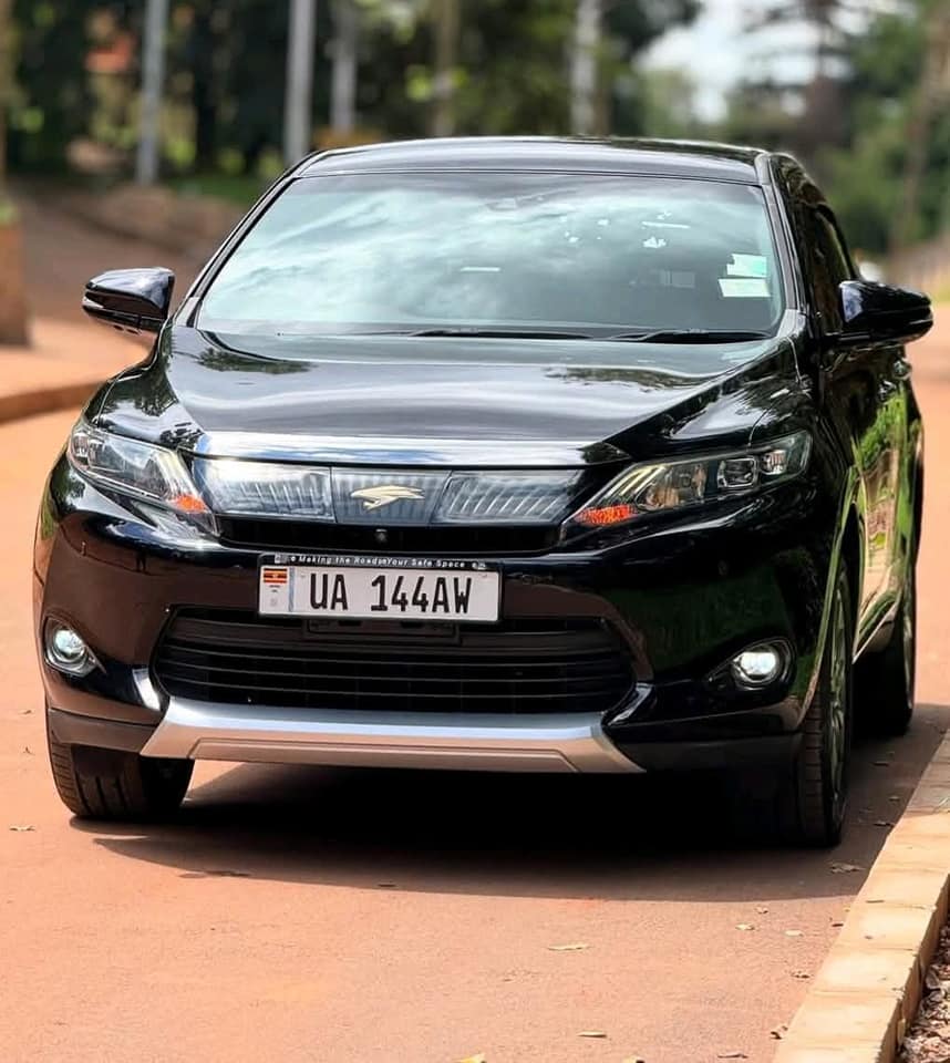 A picture of TOYOTA HARRIER 2016