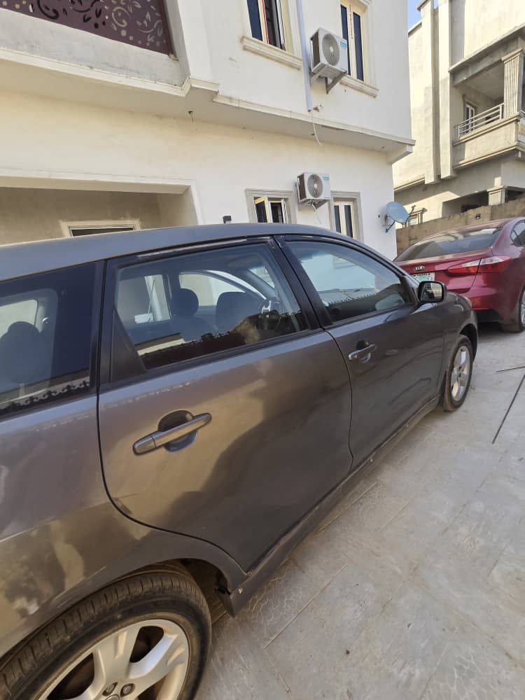 A picture of Toyota Matrix 04 model superb body and sharp interior the