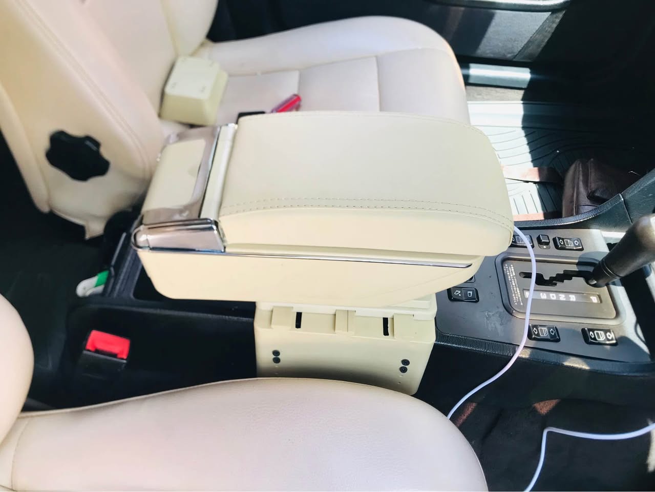 A picture of Car Armrest