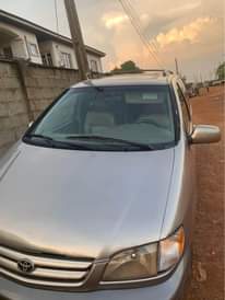 A picture of Toyota Sienna 2002
