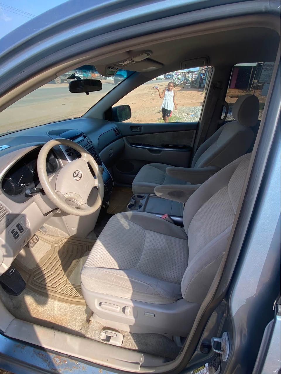 A picture of Toyota sienna 07 Belgium 13m