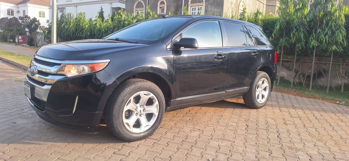 A picture of Super sharp and sound 2014 Ford Edge with an untouched