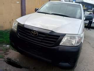 A picture of Toyota Hilux 08