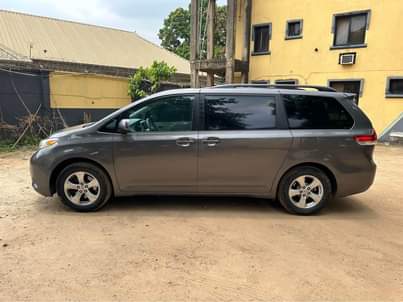 A picture of Reg 2011 Toyota Siena