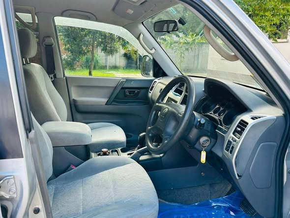 A picture of Mitsubishi pajero 0688478741