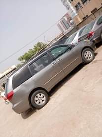 A picture of 2004 Toyota Sienna