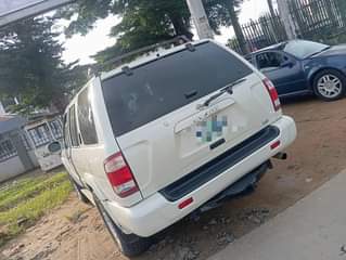 A picture of NISSAN PATHFINDER 2002