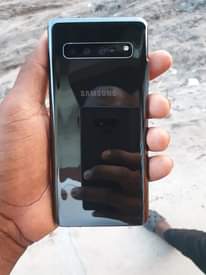 A picture of Samsung s10 5G