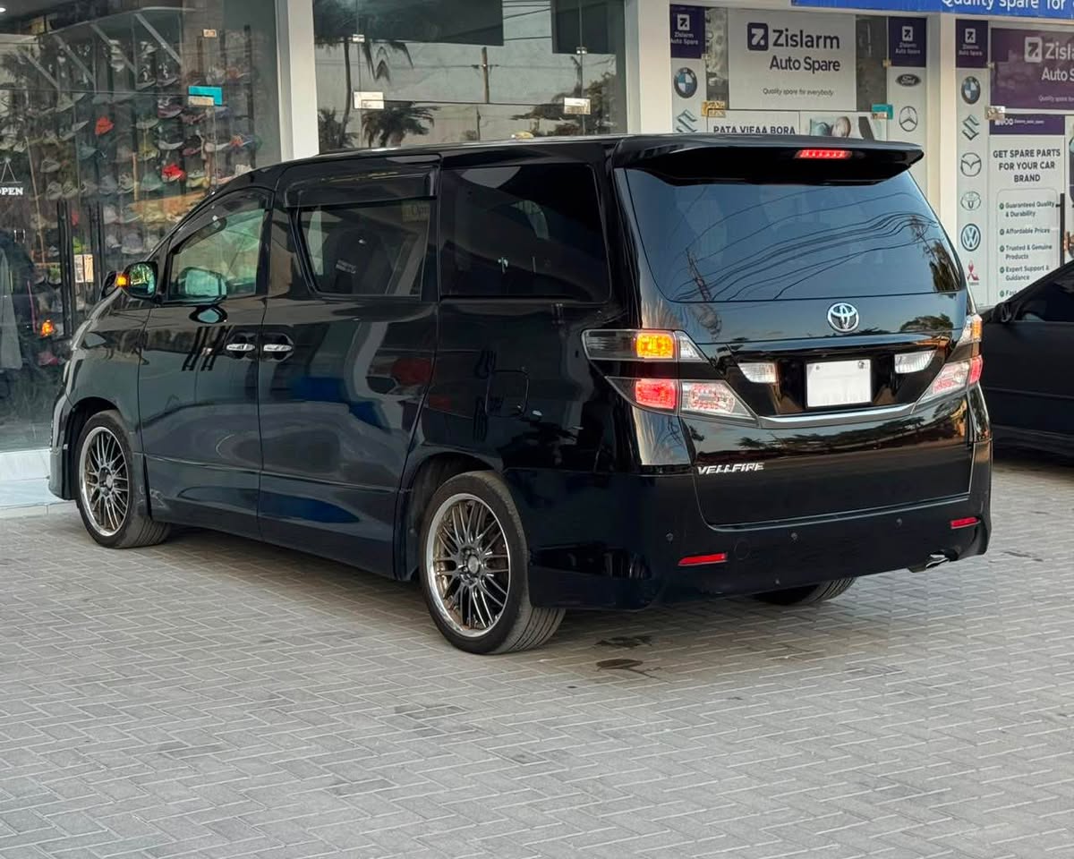 A picture of TOYOTA VELLFIRE ONSALE 0713 580888