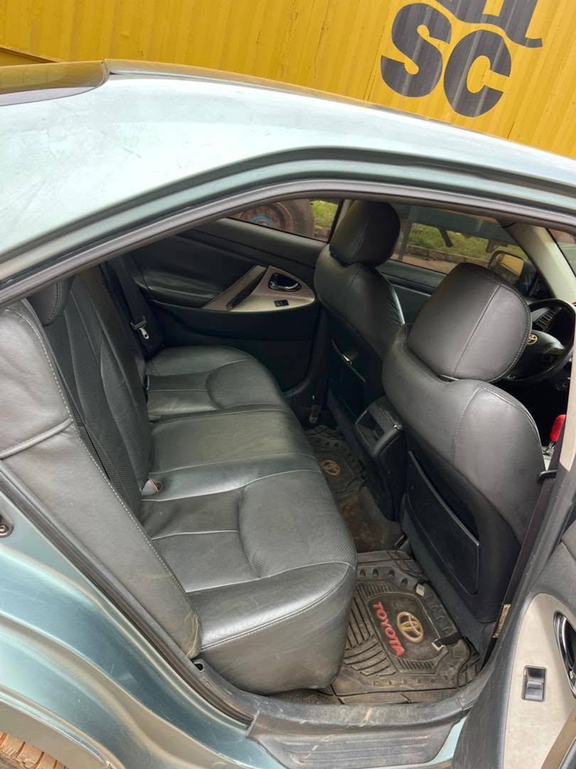 A picture of Toyota Camry Sport 08
