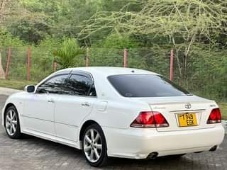 A picture of WhatsApp call 2557 6248 3424 PRICE. 19 800 000 TOYOTA