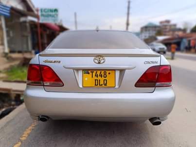 A picture of TOYOTA CROWN BEI MILIONI 10