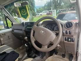 A picture of Landcruiser hardtop Gary ya kazi mpyaa sna Gary yakufugwa iko