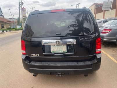 A picture of Honda pilot 2010