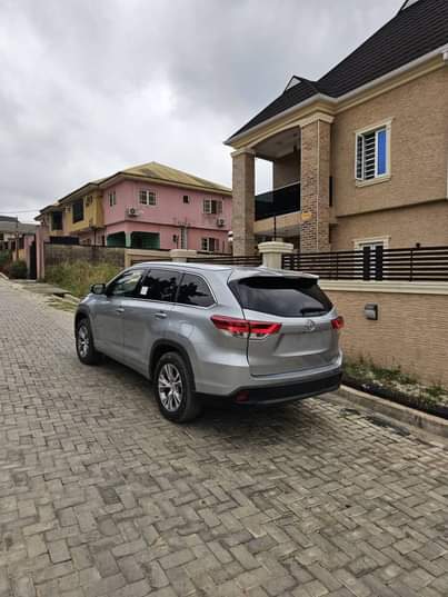 A picture of Foreign used 2016 Toyota Highlander 2024 Entry With Panoramic roof