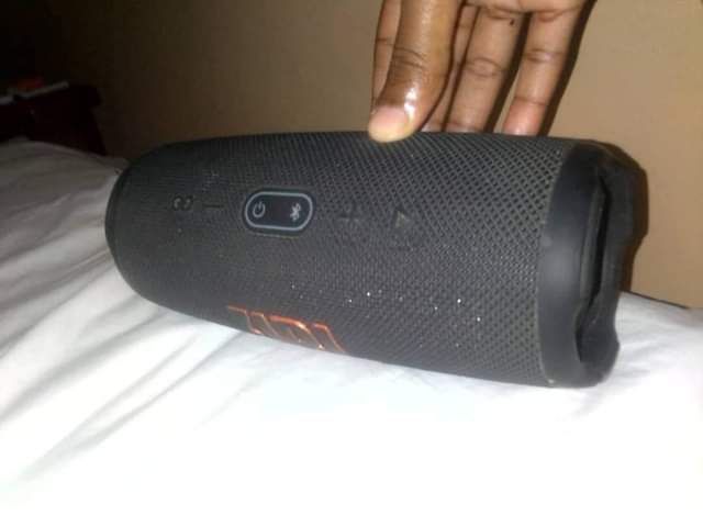 A picture of Jbl speaker