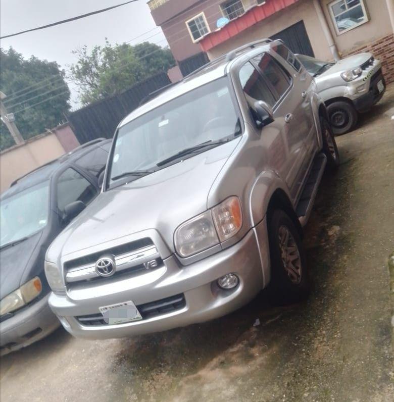 A picture of 2007 Toyota sequioa