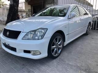 A picture of TOYOTA CROWN