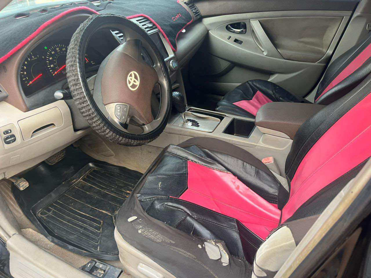 A picture of Toyota Camry LE 2008