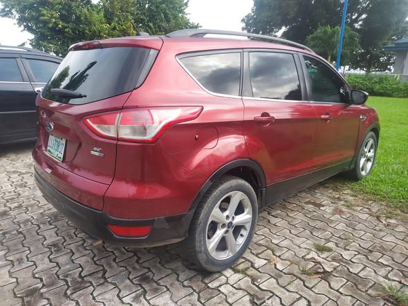 A picture of 2014 model ford escape only 4yrs use bought new