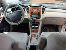 A picture of Highest grade Toyota Highlander 05 model Three rows seaters Everything
