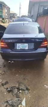 A picture of 04 Mercedes C220