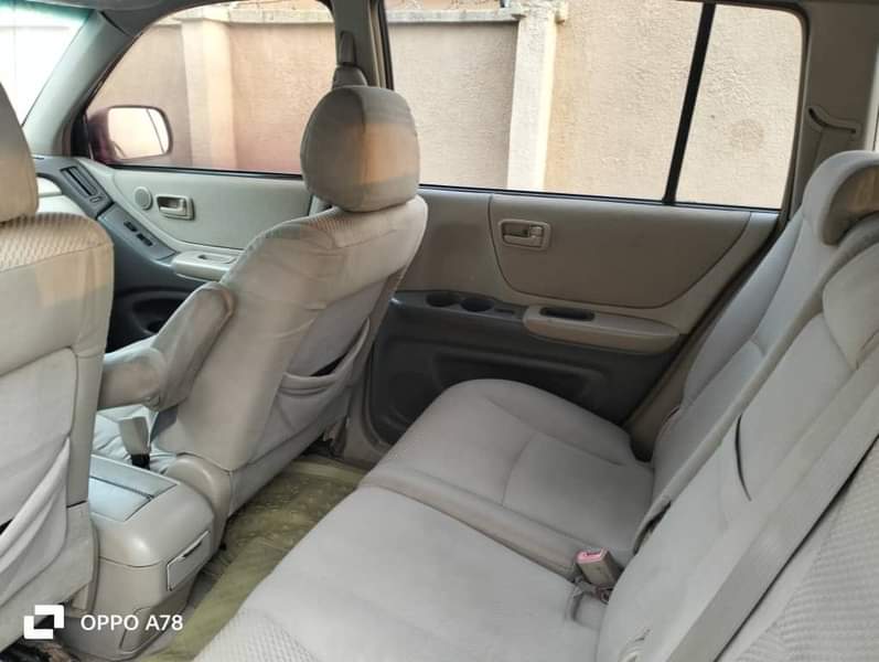 A picture of Very sound 05 3 seaters Toyota Highlander Super sound engine