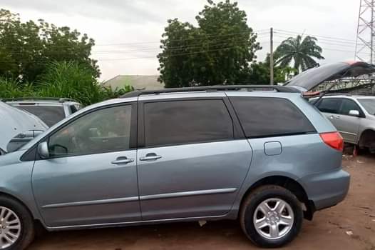 A picture of Toyota sienna 2006 model