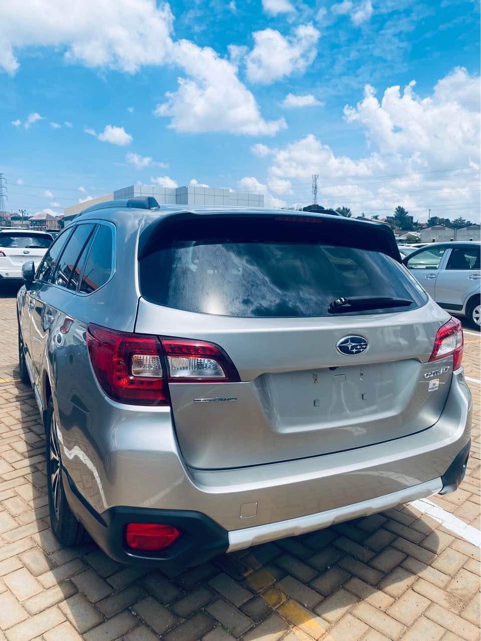 A picture of Subaru Outback 2016