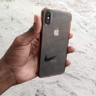 A picture of Iphone x 64gb