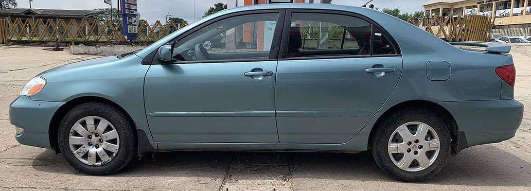 A picture of Toyota Corolla LE 2005 model