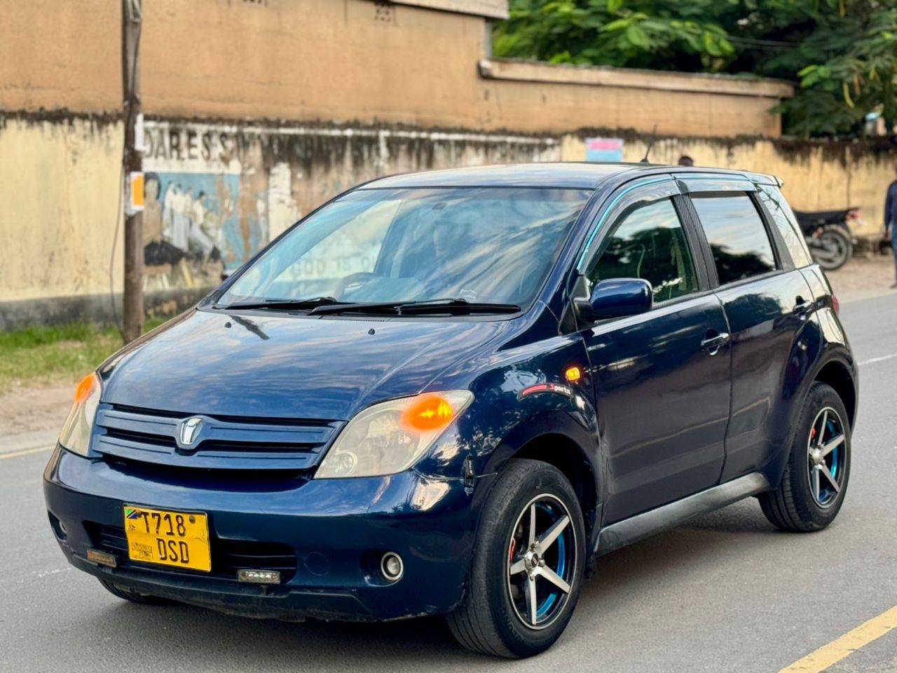 A picture of TOYOTA IST
